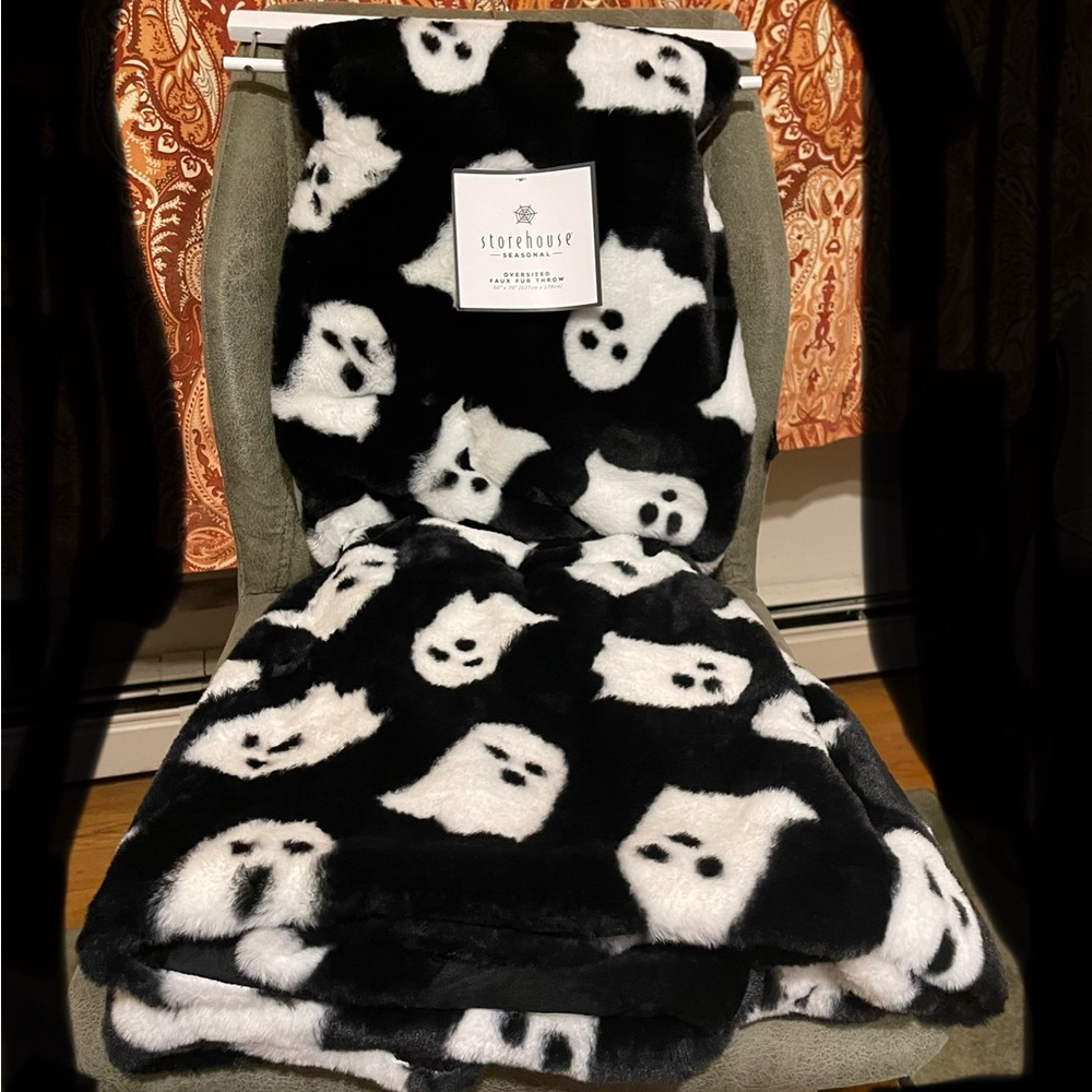 Halloween Storehouse Faux Fur Ghost Throw Blanket